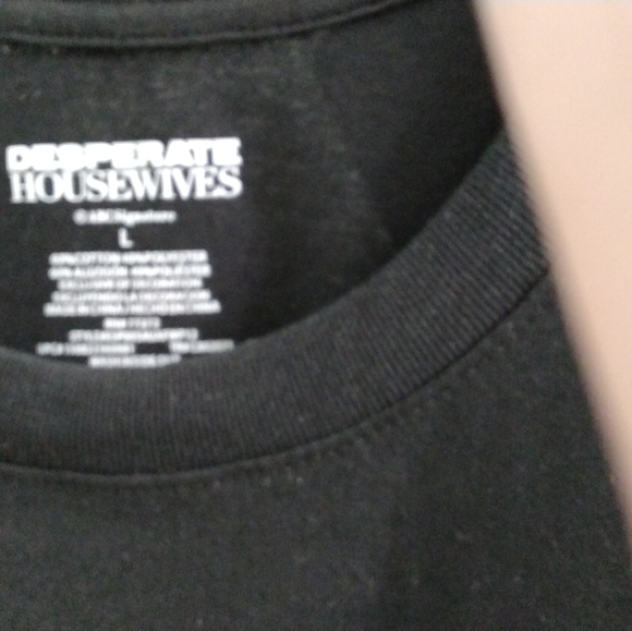 Desperate Housewives Retro Graphic Tee Unisex NWT - Picture 3 of 4